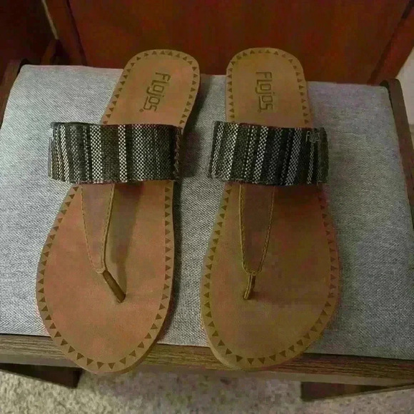 Flojos Sandals - Picture 2 of 9